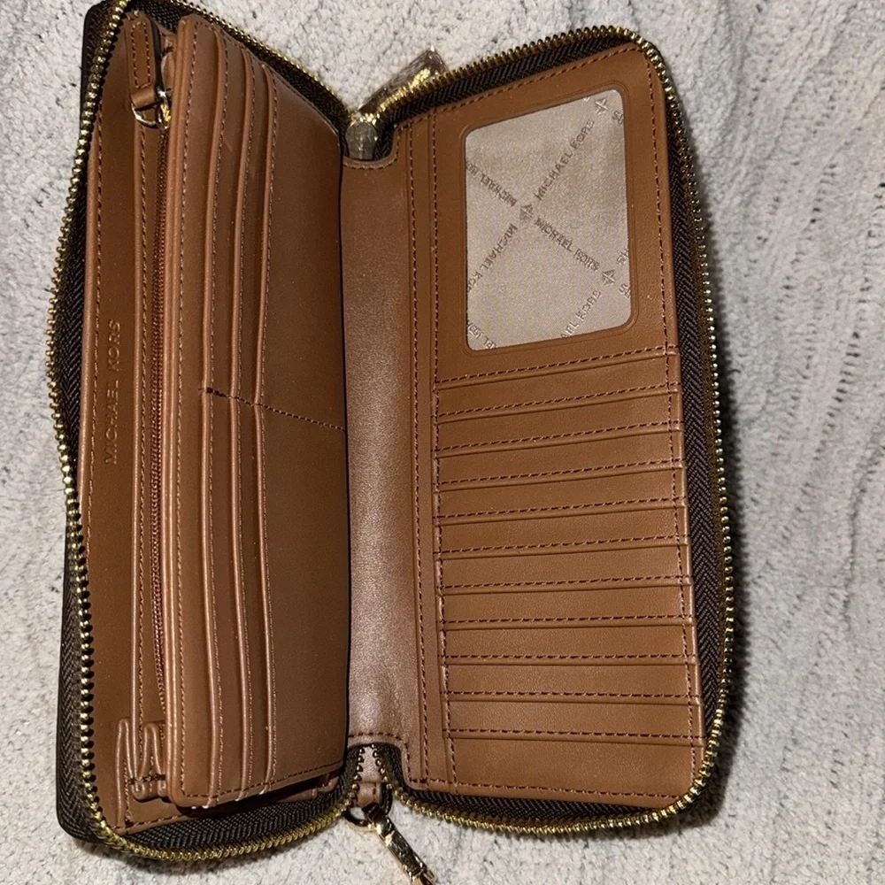 Michael Kors wristlet/ accordion zip around wallet NWOT